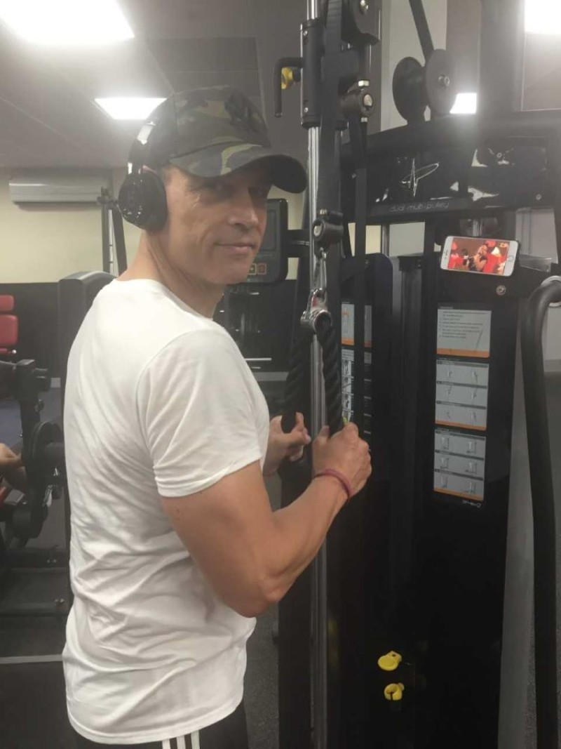Main image for Simeon trades in his gym prize to help hospice