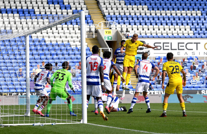 Main image for Nine man Barnsley lose at Reading 