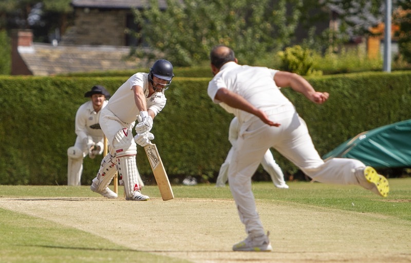 Main image for Fast bowler notches 100th wicket