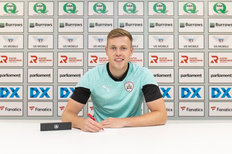 Main image for Barnsley FC sign Sam Cosgrove