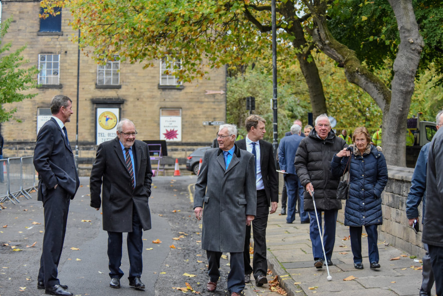 Image for Hundreds turn out to say goodbye to Dickie Bird