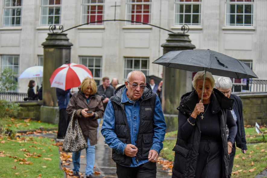 Image for Hundreds turn out to say goodbye to Dickie Bird