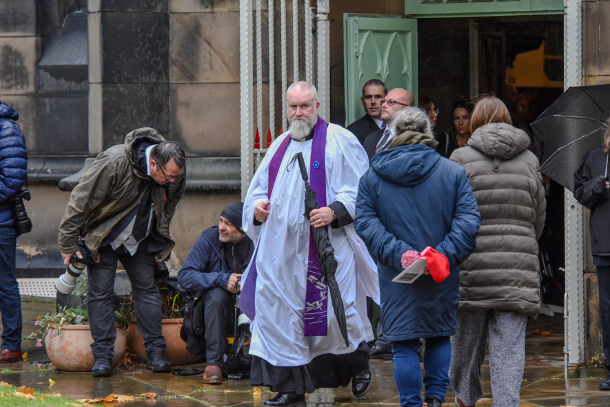 Image for Hundreds turn out to say goodbye to Dickie Bird