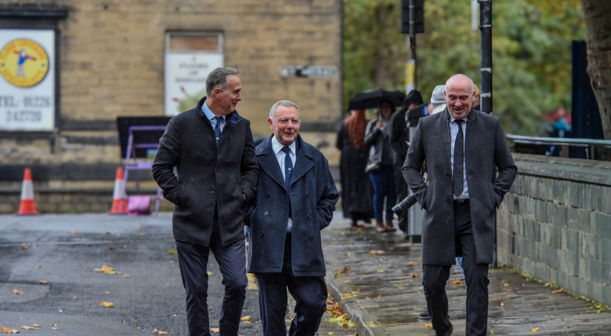 Image for Hundreds turn out to say goodbye to Dickie Bird