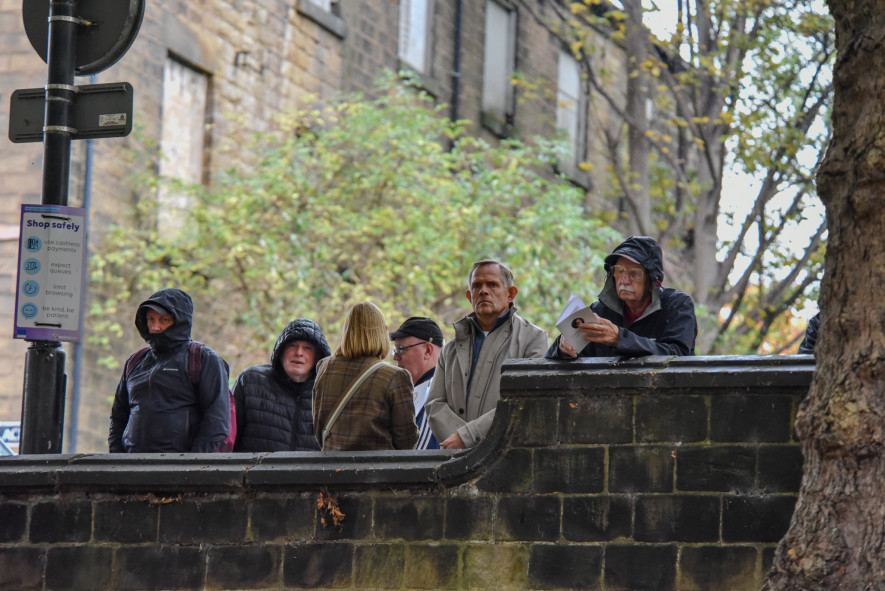 Image for Hundreds turn out to say goodbye to Dickie Bird