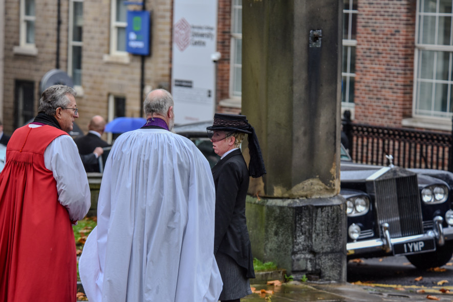 Image for Hundreds turn out to say goodbye to Dickie Bird