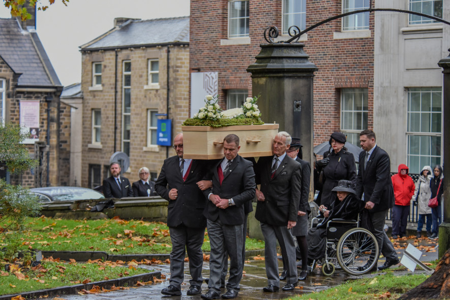 Image for Hundreds turn out to say goodbye to Dickie Bird