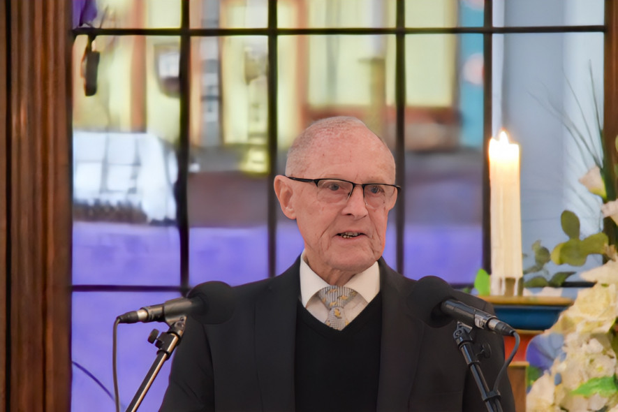 Image for Hundreds turn out to say goodbye to Dickie Bird