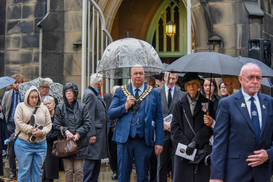 Image for Hundreds turn out to say goodbye to Dickie Bird