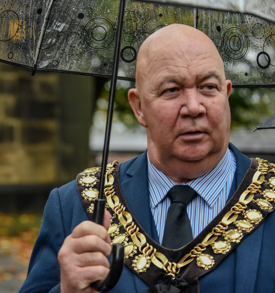 Image for Hundreds turn out to say goodbye to Dickie Bird