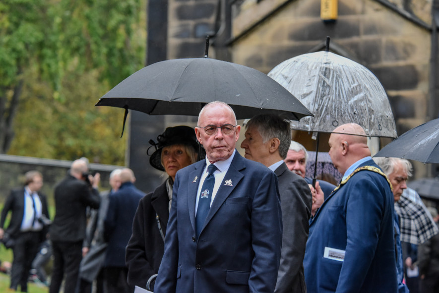 Image for Hundreds turn out to say goodbye to Dickie Bird
