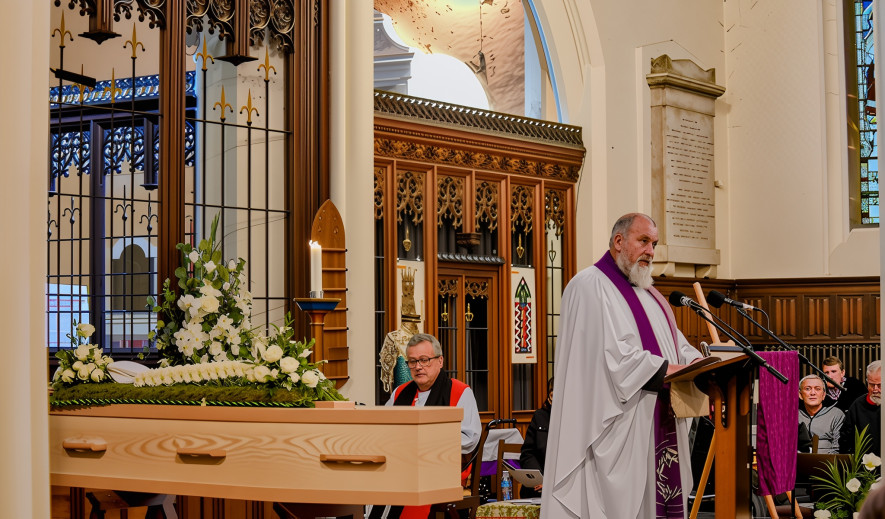 Image for Hundreds turn out to say goodbye to Dickie Bird