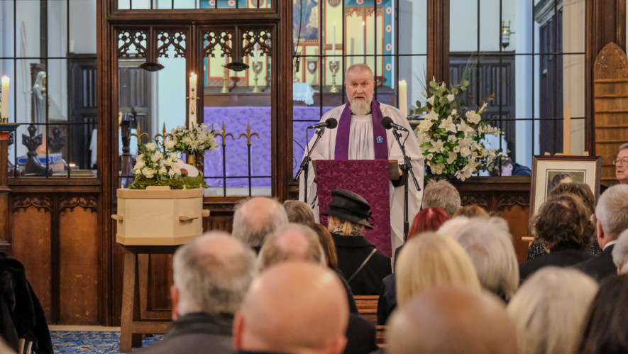 Image for Hundreds turn out to say goodbye to Dickie Bird